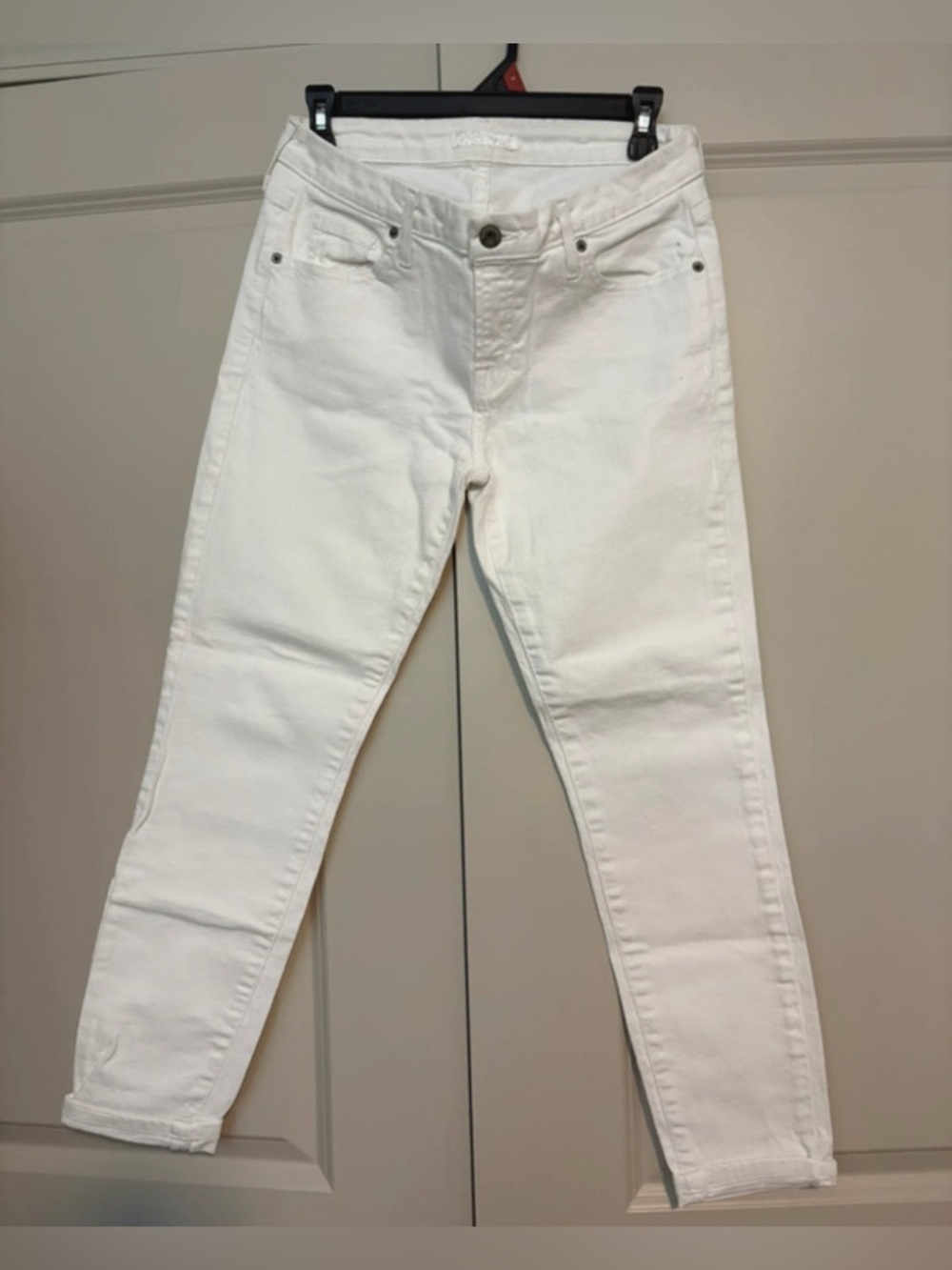 VGC- 26-27 inch waist 
Vintage Guess White High-Rise Women's Jeans